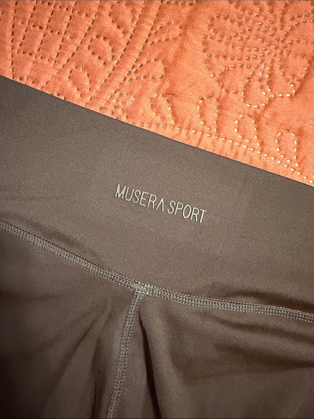 High-Waist Performance Leggings in Deep Brown